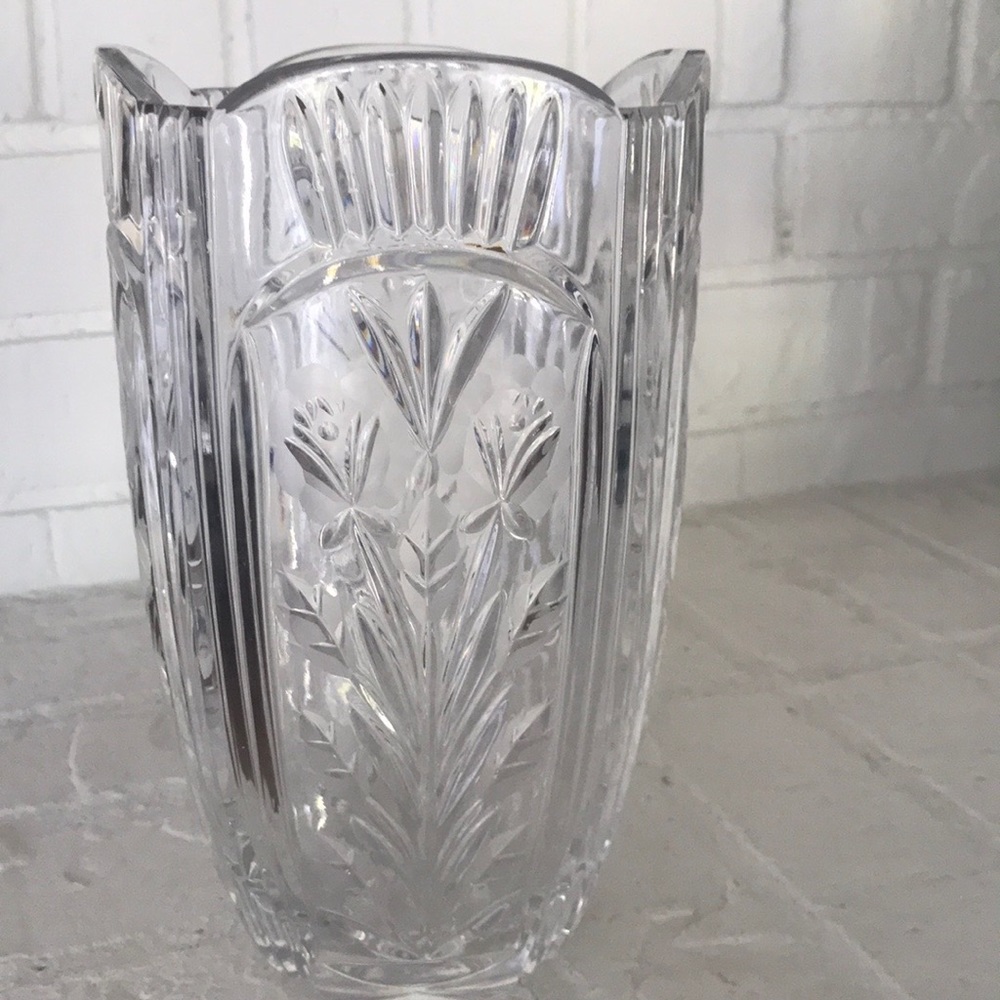 Crystal Vase - Picture 2 of 16